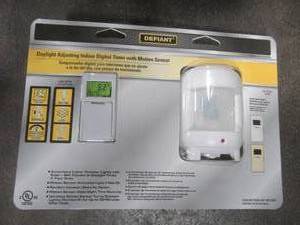 lot 231 image: Defiant (Case of 3 sets Brand new) SunSmart 8 Amp In-Wall Digital Timers, 49820 - NEW