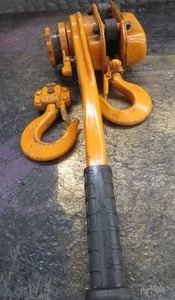 lot 11 image: 1 12 TON HARRINGTON HOIST