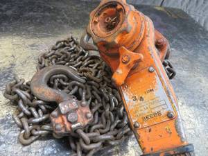 lot 17 image: UPNDN  34 TON HOIST AND CHAIN
