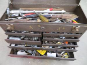 lot 18 image: HEAVY TOOL BOX WAS RED