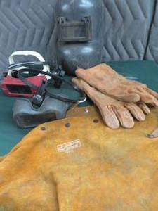 lot 48 image: WELDING HELMET,2 WELDING GOGGLES,CHAPS, PAIR OF GLOVES