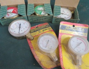 lot 53 image: BOX OF NEW MISC GAUGES