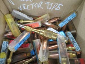 lot 58 image: BOX OF MISC. VICTOR TIPS