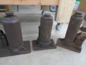 lot 62 image: 3 BOTTLE JACKS ONLY 1 WORKS