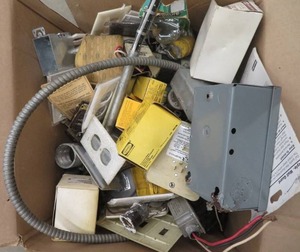 lot 73 image: BOX OF MISC. ELECTRICAL