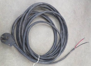 lot 80 image: HEAVY DUTY ELECTRICAL CORD NEEDS 1 END