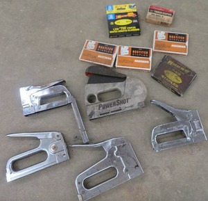 lot 101 image: MISC. STAPLERS & PACKAGES OF STAPLES