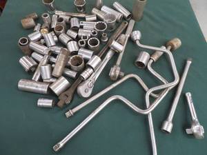 lot 105 image: BOX OF MISC. SOCKETS (LOTS OF SK, CRAFTSMAN)