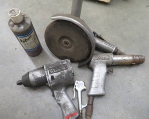 lot 110 image: HEAVY DUTY PNUMATIC AIR TOOLS