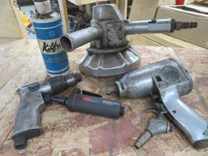 lot 112 image: HEAVY DUTY PNUMATIC AIR TOOLS