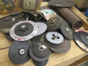 lot 127 image: BOX OF MISC. ABRASIVE WHEELS