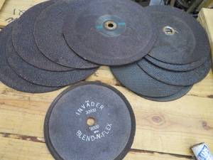 lot 128 image: STACK OF ABRASIVE WHEELS