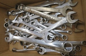 lot 136 image: BOX OF SNAP-ON COMBINATION WRENCHES