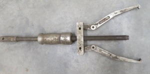 lot 172 image: LARGE SNAP-ON-PULLER