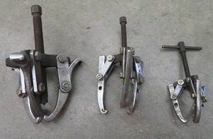 lot 173 image: 3 POWER TEAM PULLERS