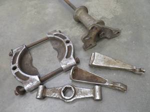 lot 177 image: PULLER PARTS
