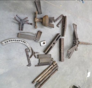 lot 178 image: HUGE LOT OF PULLER  AND PARTS