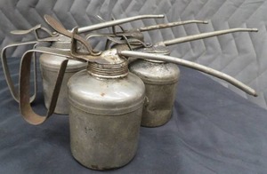 lot 179 image: 4 MATCHING VINTAGE OIL CANS