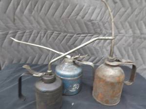 lot 182 image: 3 VINTAGE OIL CANS
