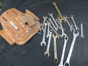 lot 183 image: MISC METRIC WRENCHES AND LEATHER TOOL POUCH.