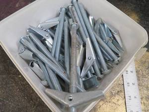 lot 192 image: 6 TOGGLE BOLTS  ANCHOR
