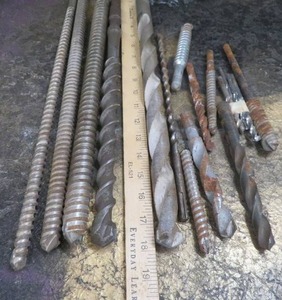 lot 195 image: 5 LARGE MASONARY DRILL BITS PLUS