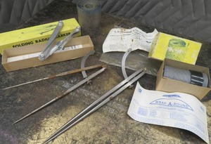 lot 209 image: MEASURING TOOLS  MARKERS