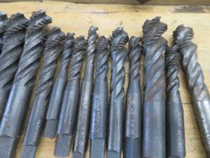 lot 268 image: 19 SPIRAL TAPS