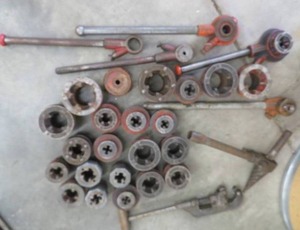 lot 272 image: HUGE LOT OF LARGE  PIPE THREADERS &  22 DIE HEADS