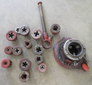 lot 273 image: LARGE  PIPE THREADERS &  14 DIE HEADS