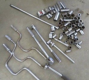 lot 274 image: HUGE LOT OF SOCKETS & SOCKET WRENCHES