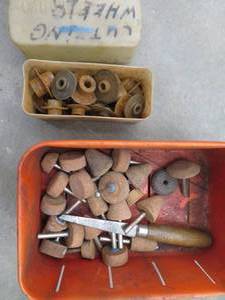 lot 282 image: LITTLE CONTAINER OF SMALL GRINDING HEADS & SMALL CUTTING WHEELS