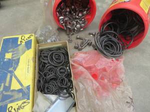 lot 283 image: 2 SMALL CONTAINERS OF O-RINGS & WASHERS,NUTS & BOLTS