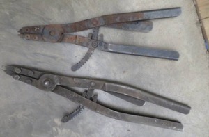 lot 287 image: PAIR OF LARGE SNAP RING PLIERS