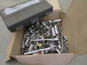 lot 299 image: LARGE BOX OF MISC. SOCKETS AND SOCKET WRENCHES