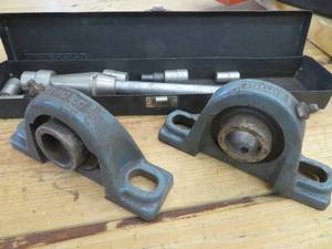 lot 315 image: PILLOW BLOCK AND BARRINGS& CLUTCH ADJUSTMENT TOOL IN PLASTIC CASE