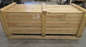 lot 319 image: HEAVY DUTY SOLID WOOD CRATE