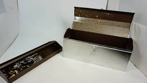 lot 5 image: Toolbox and contents