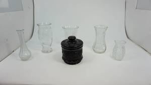 lot 21 image: Collectible Glass