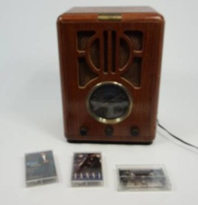 lot 30 image: Thomas Collectors Edition Radio