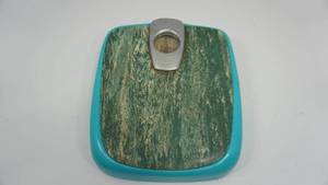 lot 34 image: Vintage bathroom scale