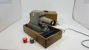 lot 59 image: Vintage Viewlex projector
