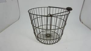 lot 86 image: Vintage egg basket