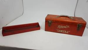 lot 88 image: Heavy duty metal Milwaukee toolbox