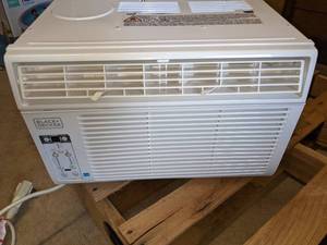 lot 13 image: BLACKDECKER 6000 BTU Window Air Conditioner with Dehumidifier