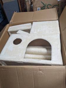lot 285 image: 7-Tier 72 Cat Tree