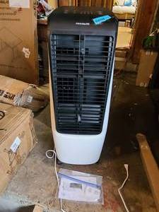 lot 250 image: Frigidaire Portable 5-Gallon Evaporative Cooler & Tower Fan