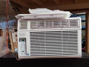 lot 278 image: BLACKDECKER 6000 BTU Window Air Conditioner with Dehumidifier