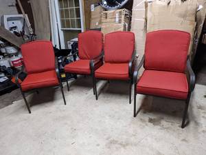 lot 348 image: Set of 4 Augusta Patio Dining Chairs wCushions