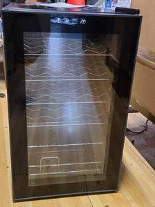 lot 357 image: BLACKDECKER 24-Bottle Capacity Wine Cellar